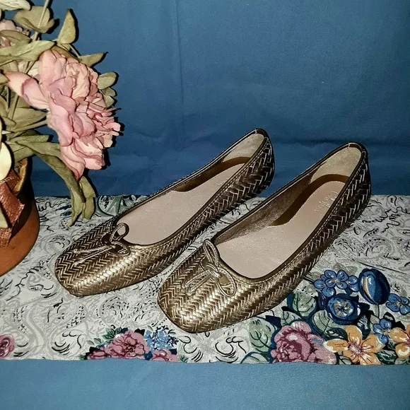 Cole Hahn Metallic Flats - Picture 5 of 8